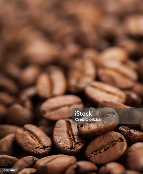 Granos De Café De Fondo Foto de stock y más banco de imágenes de Agricultura - Agricultura, Alimento, Asado - Alimento cocinado