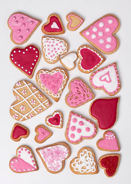 istock Red and pink heart cookies 177785284