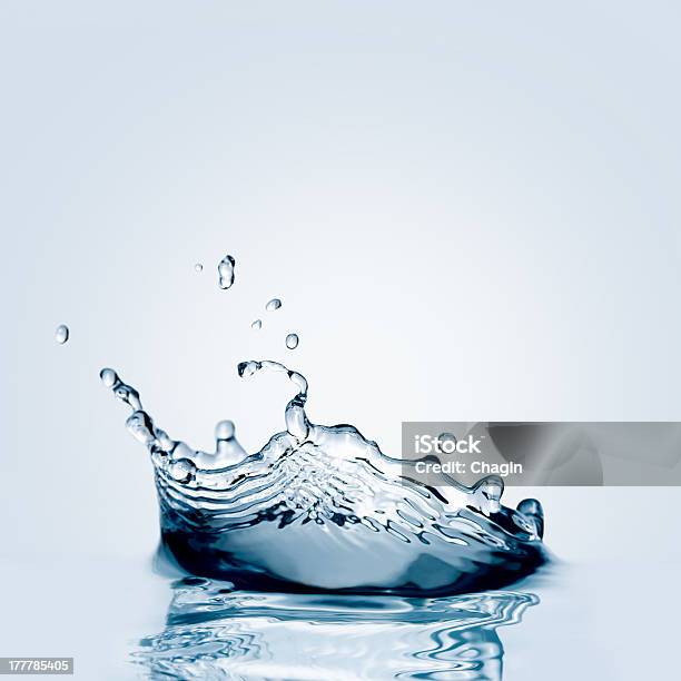 Hermoso Salpicaduras De Agua Foto de stock y más banco de imágenes de Actividad - Actividad, Agua, Agua potable