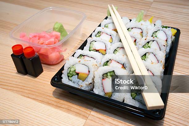 Foto de Preparação De Sushi e mais fotos de stock de Abacate - Abacate, Alga marinha, Almoço