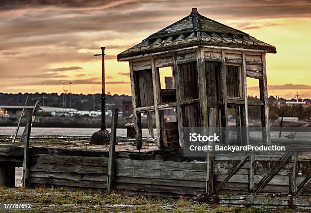 Old Abandonado Barraca De Mersey - Fotografias de stock e mais imagens de Abandonado - Abandonado, Antigo, Ao Ar Livre