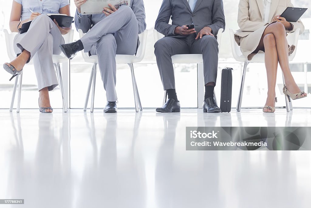 Gruppe von Unternehmen Menschen warten - Lizenzfrei Überkreuzte Beine Stock-Foto