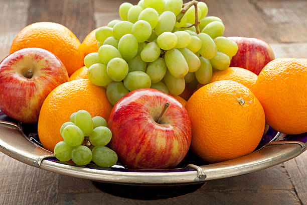 fruitbowl frescas - tazón para frutas fotografías e imágenes de stock