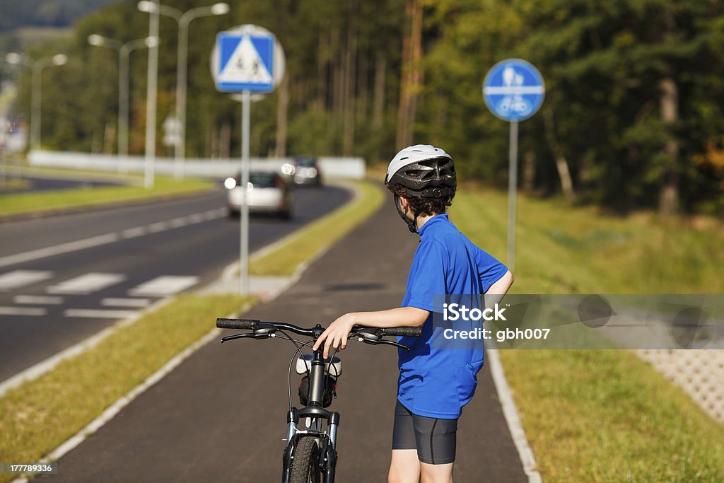 Menino de bicicleta - Foto de stock de 14-15 Anos royalty-free