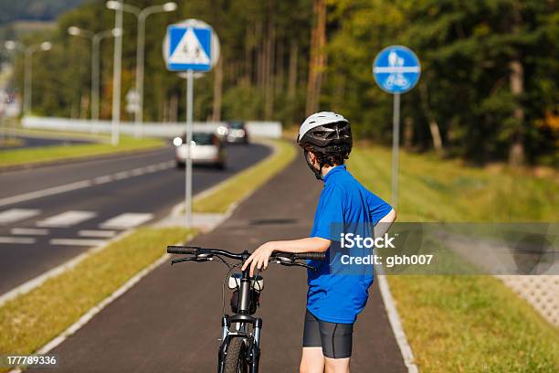 Foto de Menino De Bicicleta e mais fotos de stock de 14-15 Anos - 14-15 Anos, Adolescente, Adulto