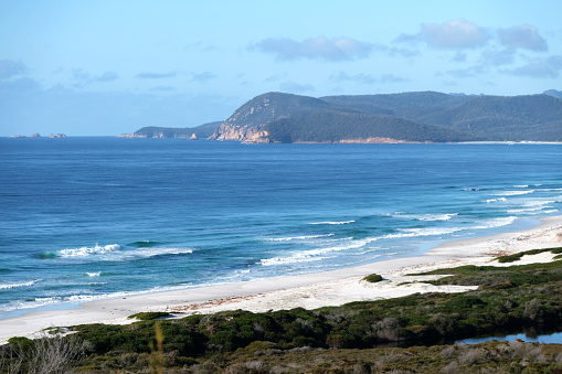 The Friendly Beaches, a long white sand beach just north of Freycinet Peninsula on Tasmania's East Coast. It is part Freycinet National Park.