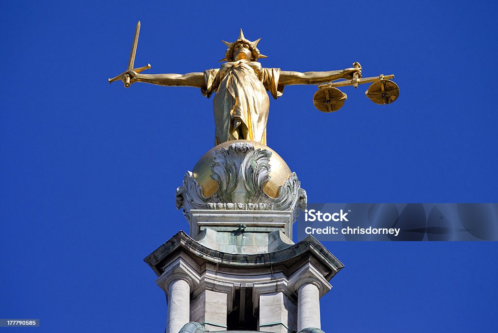 Statua della signora giustizia ontop l'Old Bailey, London - Foto stock royalty-free di Regno Unito