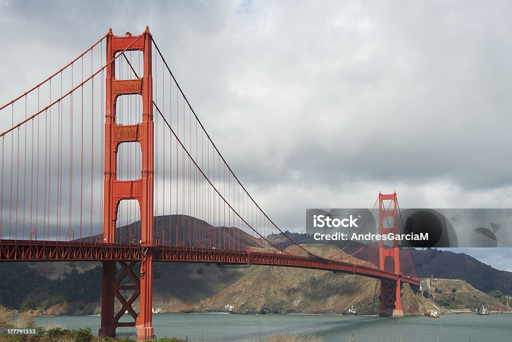 Il Golden Gate Bridge nella Baia di San Francisco - Foto stock royalty-free di Acqua