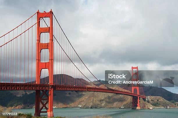 Il Golden Gate Bridge Nella Baia Di San Francisco - Fotografie stock e altre immagini di Acqua - Acqua, Affari, Ambientazione esterna