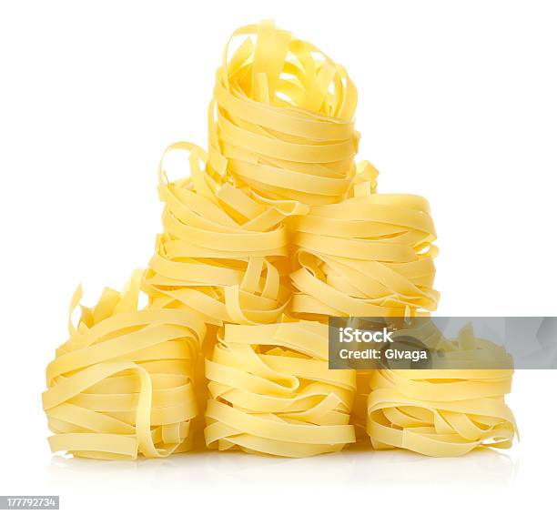 Haufen Von Pastatagliatelle Stockfoto und mehr Bilder von Bandnudel - Bandnudel, Fettuccine, Fotografie