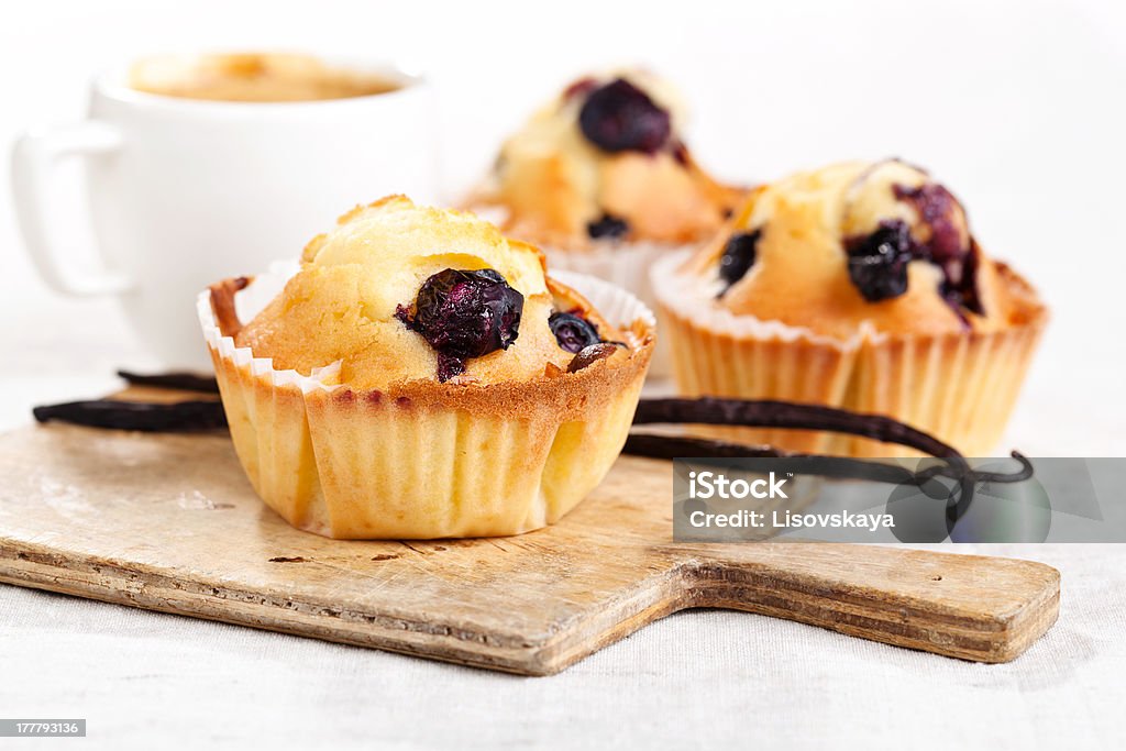 Muffin z jagodami - Zbiór zdjęć royalty-free (Ciasteczko)