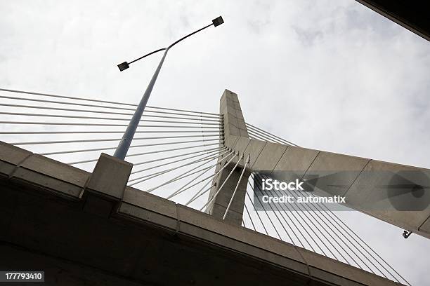 Foto de Zakim Bridge e mais fotos de stock de Arquitetura - Arquitetura, Boston - Massachusetts, Cabo de Aço