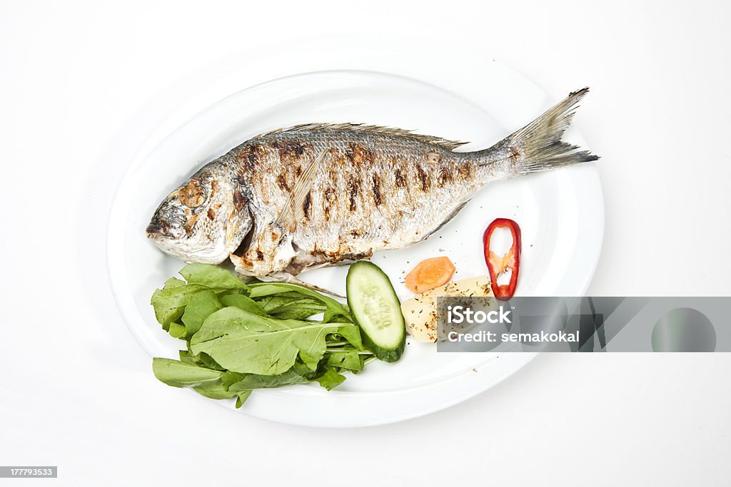 Parrilla gilthead bream - Foto de stock de Asado - Alimento cocinado libre de derechos