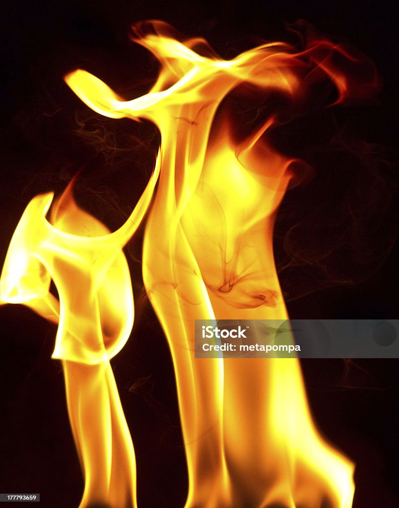 Fire flames en la oscuridad - Foto de stock de Calor libre de derechos