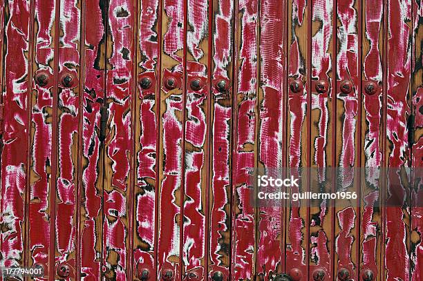 Textura De Madera Pintado En Rojo Foto de stock y más banco de imágenes de Abstracto - Abstracto, Fondos, Fotografía - Imágenes