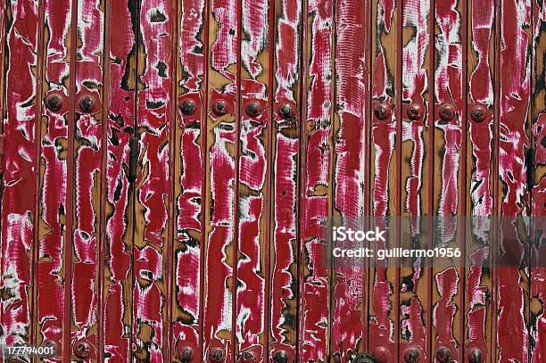 Textura De Madeira Pintada De Vermelho - Fotografias de stock e mais imagens de Abstrato - Abstrato, Fotografia - Imagem, Horizontal