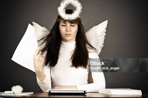 Красивый Ангел — стоковые фотографии и другие картинки Ангел - Ангел, 30-39 лет, Аура