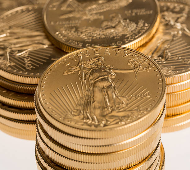 kolekcja jedną uncję złote monety - wobbly zdjęcia i obrazy z banku zdjęć