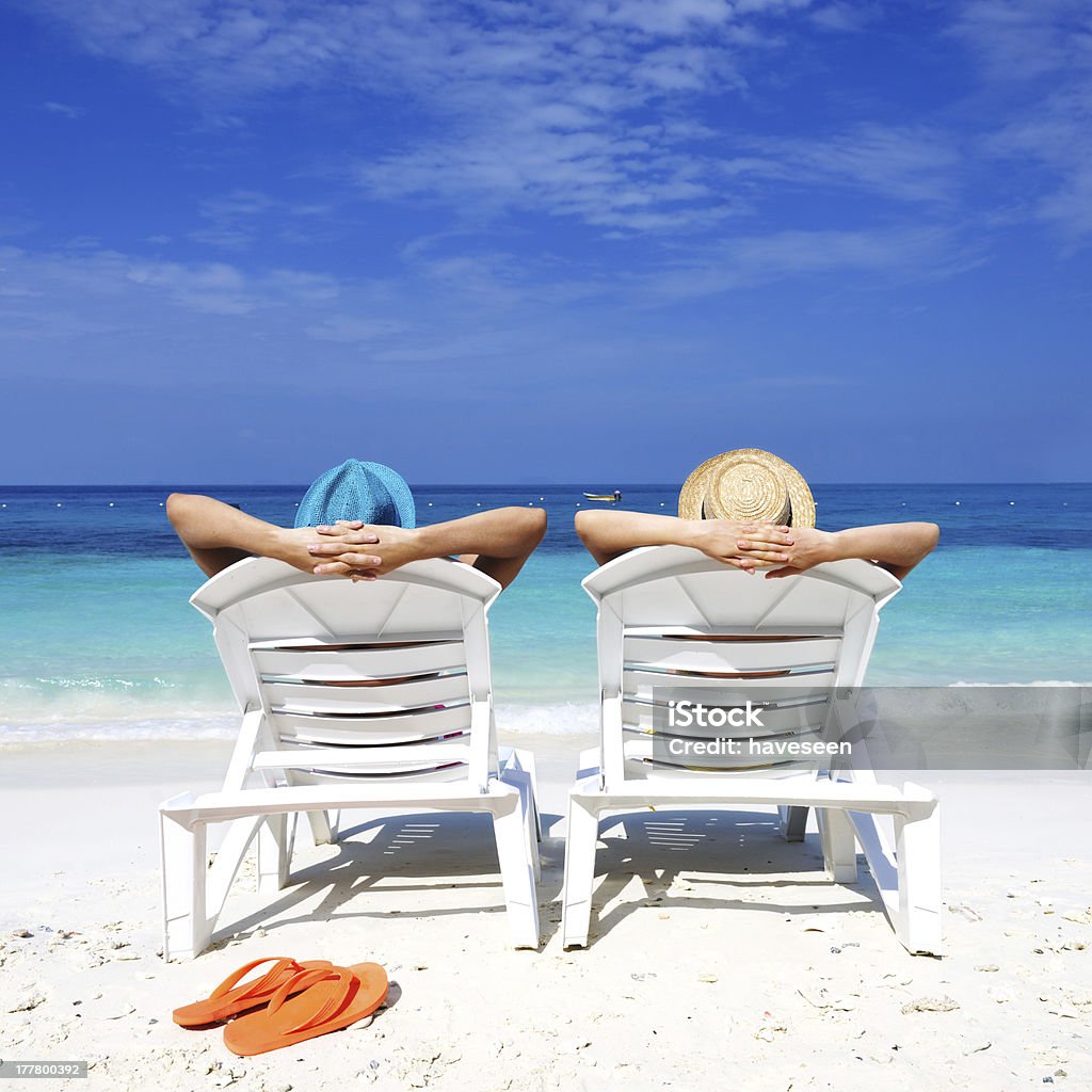 Pareja en una playa - Foto de stock de Actividades recreativas libre de derechos