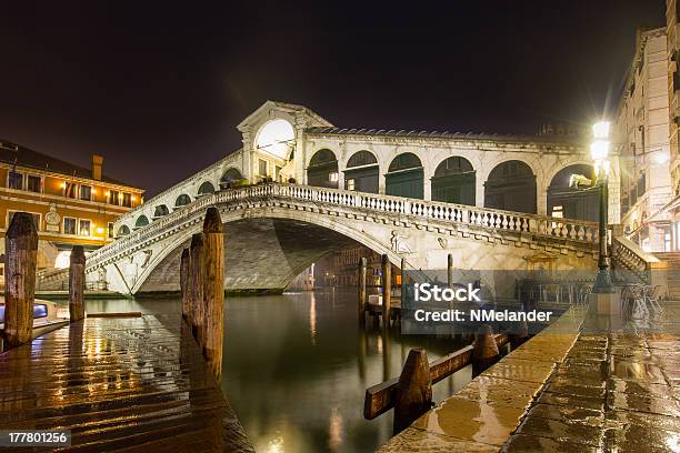 Ponte Do Rialto Veneza - Fotografias de stock e mais imagens de Arquitetura - Arquitetura, Canal - Água Corrente, Chuva