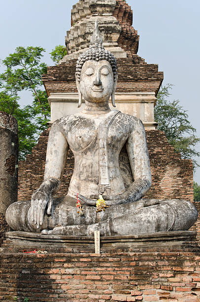 Antiga estátua do Buda em Sukhothai, Tailândia. - foto de acervo