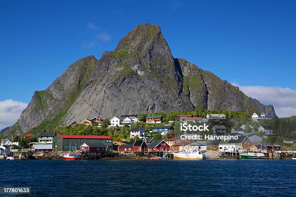 Fischerhafen In Reine Stockfoto und mehr Bilder von Berg - Berg, Berggipfel, Europa - Kontinent