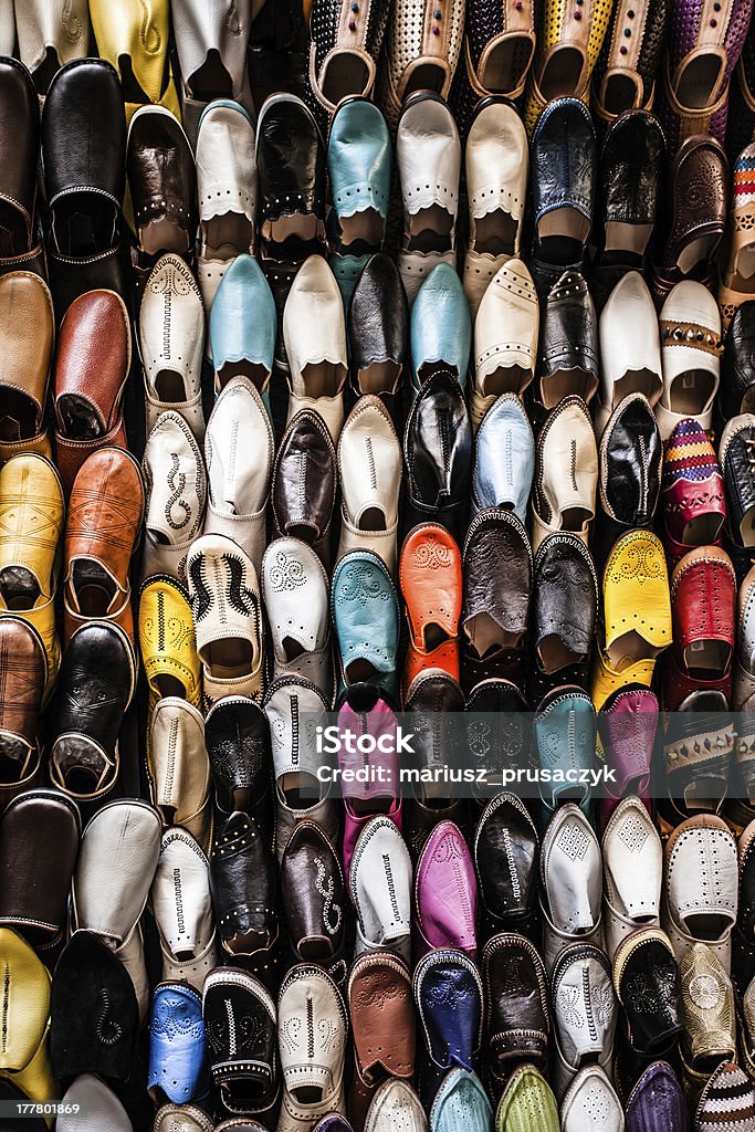 Multicoloured marroquí pantuflas, Marrakech - Foto de stock de A la moda libre de derechos