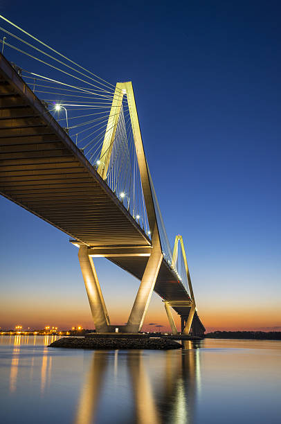 vista de arthur ravenel jr.  ponte em charleston na carolina do sul - charleston south carolina south carolina bridge suspension bridge imagens e fotografias de stock