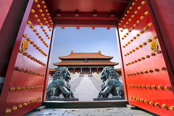 a cidade proibida em pequim-china - palace gate imagens e fotografias de stock