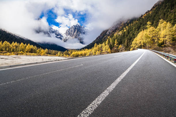istock Mountain Road in Autumn 1778033571