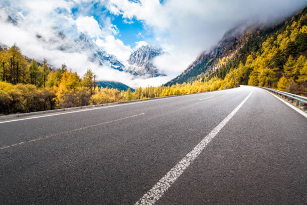 istock Mountain Road in Autumn 1778033589