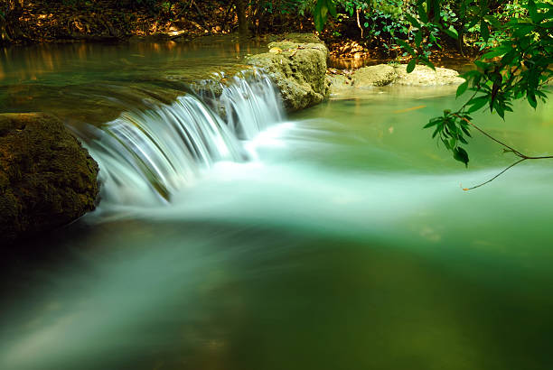 huay mae kamin водопад в национальный парк канчанабури, таиланд — - srinakarin стоковые фото и изображения