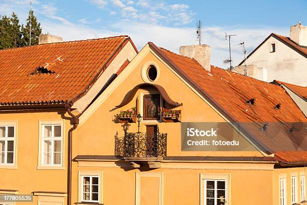 Foto de Edifícios Em Praga e mais fotos de stock de Arquitetura - Arquitetura, Estereótipo de Classe Média, Estrutura construída