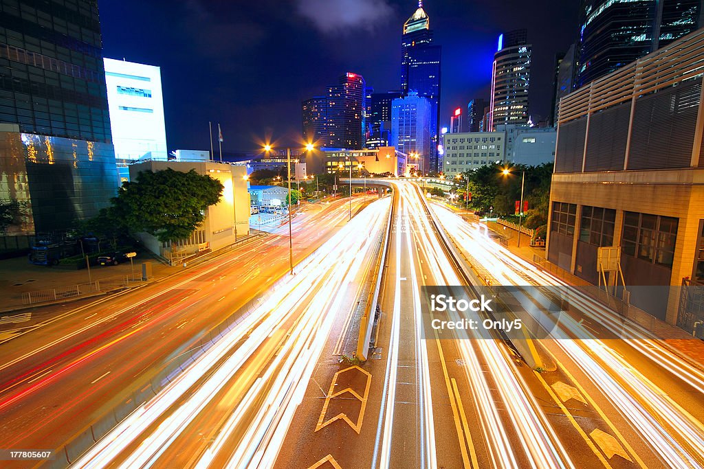 Velocità di traffico di notte - Foto stock royalty-free di Ambientazione esterna