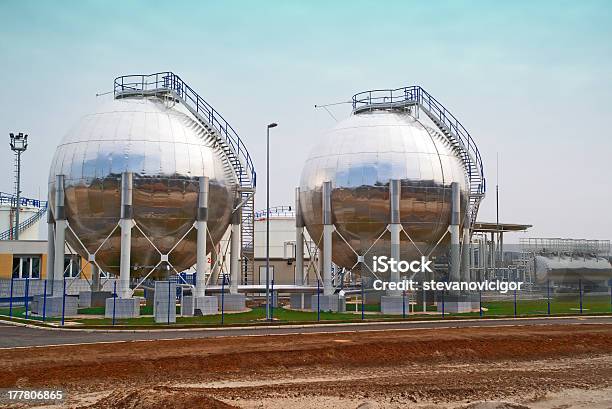 Ölvorratsbehälter Stockfoto und mehr Bilder von Behälter - Behälter, Chemiefabrik, Energieindustrie