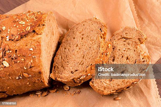 Rebanadas De Pan Foto de stock y más banco de imágenes de Alimento - Alimento, Encuadre completo, Fotografía - Imágenes