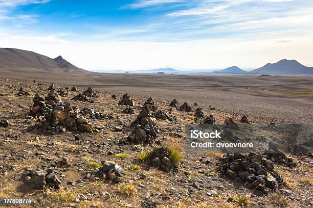 Foto de Paisagem Com Pirâmides De Pedras Islândia e mais fotos de stock de Abstrato - Abstrato, Amontoamento, Arranjar