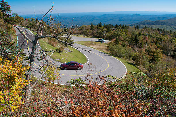 istock winding curve at blue ridge parkway 177809449