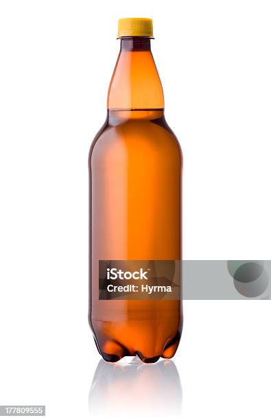 Gestell Aus Braunem Kunststoffflasche Bier Isoliert Auf Weißem Hintergrund Stockfoto und mehr Bilder von Bierflasche