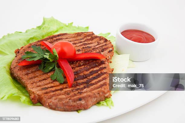 Carne Alla Griglia - Fotografie stock e altre immagini di Alla brace - Alla brace, Alla griglia, Bistecca di manzo