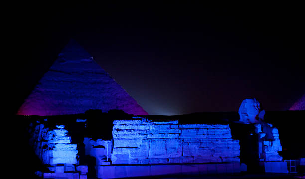 채색기법 조명 illuminate 스핑크스와 및 피라미드 - sphinx night pyramid cairo 뉴스 사진 이미지