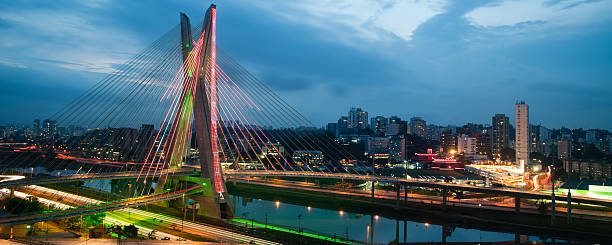 sao paulo miasto most nocą - cable stayed bridge zdjęcia i obrazy z banku zdjęć