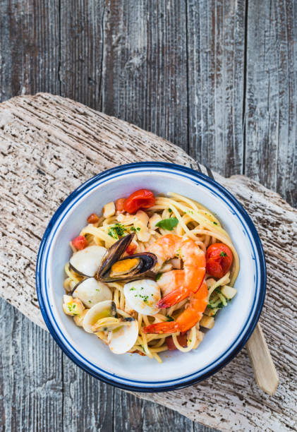 Macarrão Frutos do Mar: Sabor do Oceano em Sua Mesa - receita deliciosa profissional - passo 2
