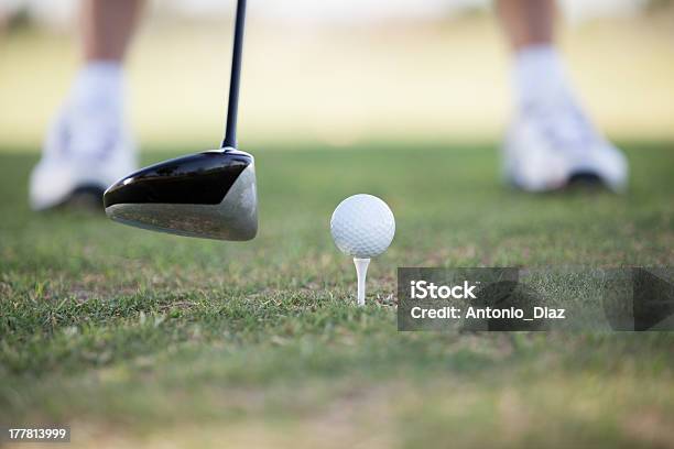 Listo Para Jugar Golf Foto de stock y más banco de imágenes de Desenfocado - Desenfocado, Fémina, Golfista