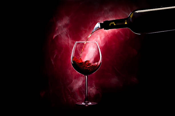 copo de vinho com garrafa - wineglass red wine wine liquid imagens e fotografias de stock