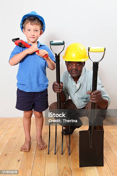 Handymen - Fotografias de stock e mais imagens de Adulto - Adulto, Amarelo, Azul