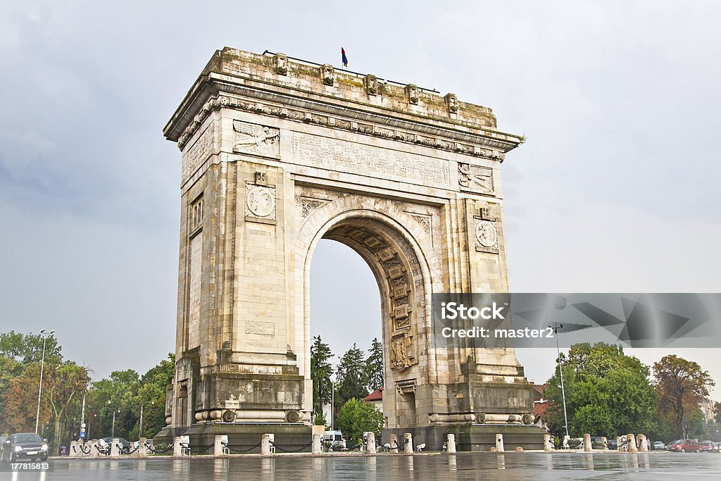 Arco di trionfo a Bucarest, Romania. - Foto stock royalty-free di Bucarest