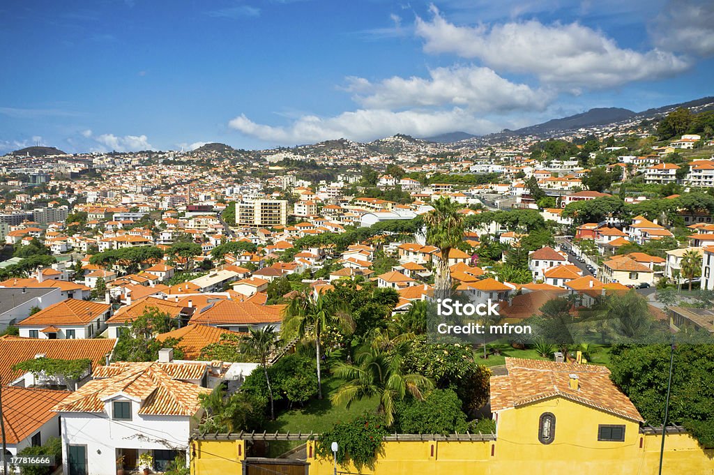 Hermosa vista de Funchal, isla de Madeira, Portugal - Foto de stock de Acantilado libre de derechos