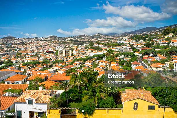 Hermosa Vista De Funchal Isla De Madeira Portugal Foto de stock y más banco de imágenes de Acantilado