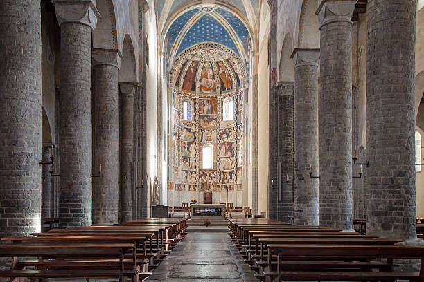 istock Como: Interior San Abbondio Church 177817070